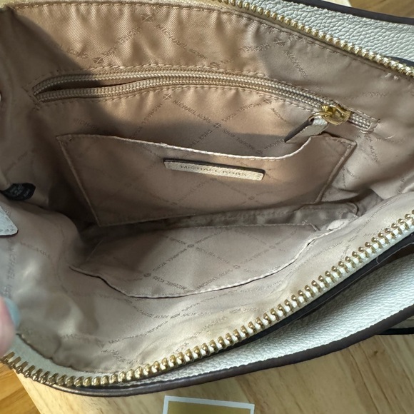 Michael Kors Ivory Pebbled Leather Crossbody Bag Purse - Picture 8 of 11